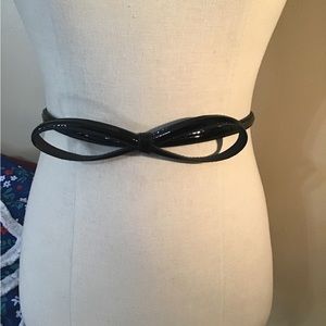 Women’s black patten bow belt CC